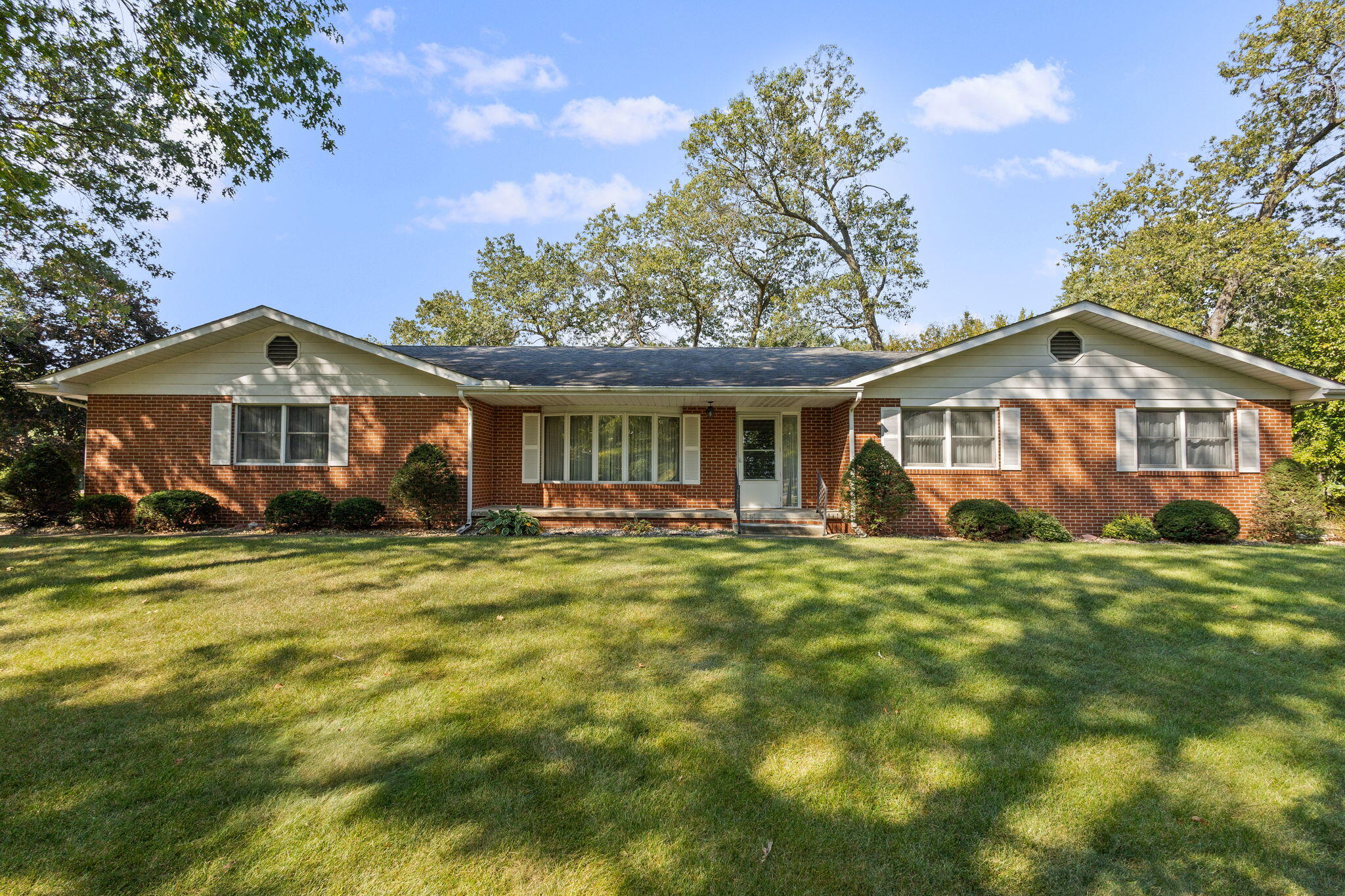 6894 Mercedes Lane Demotte, IN 46310 - Photo 1 of 37 2048x1365