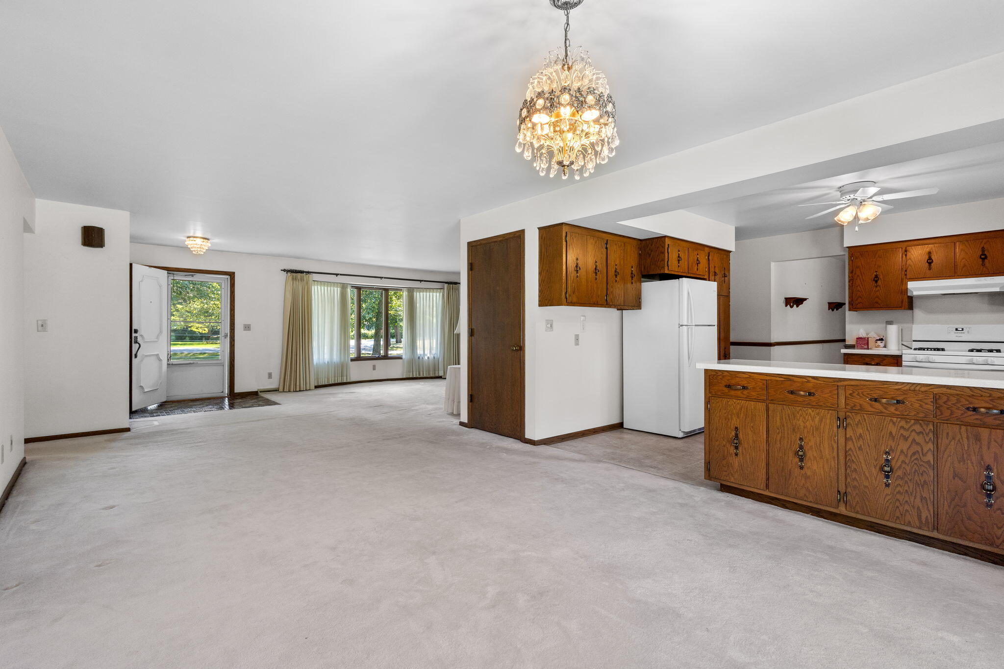 6894 Mercedes Lane Demotte, IN 46310 - Photo 11 of 37 2048x1365