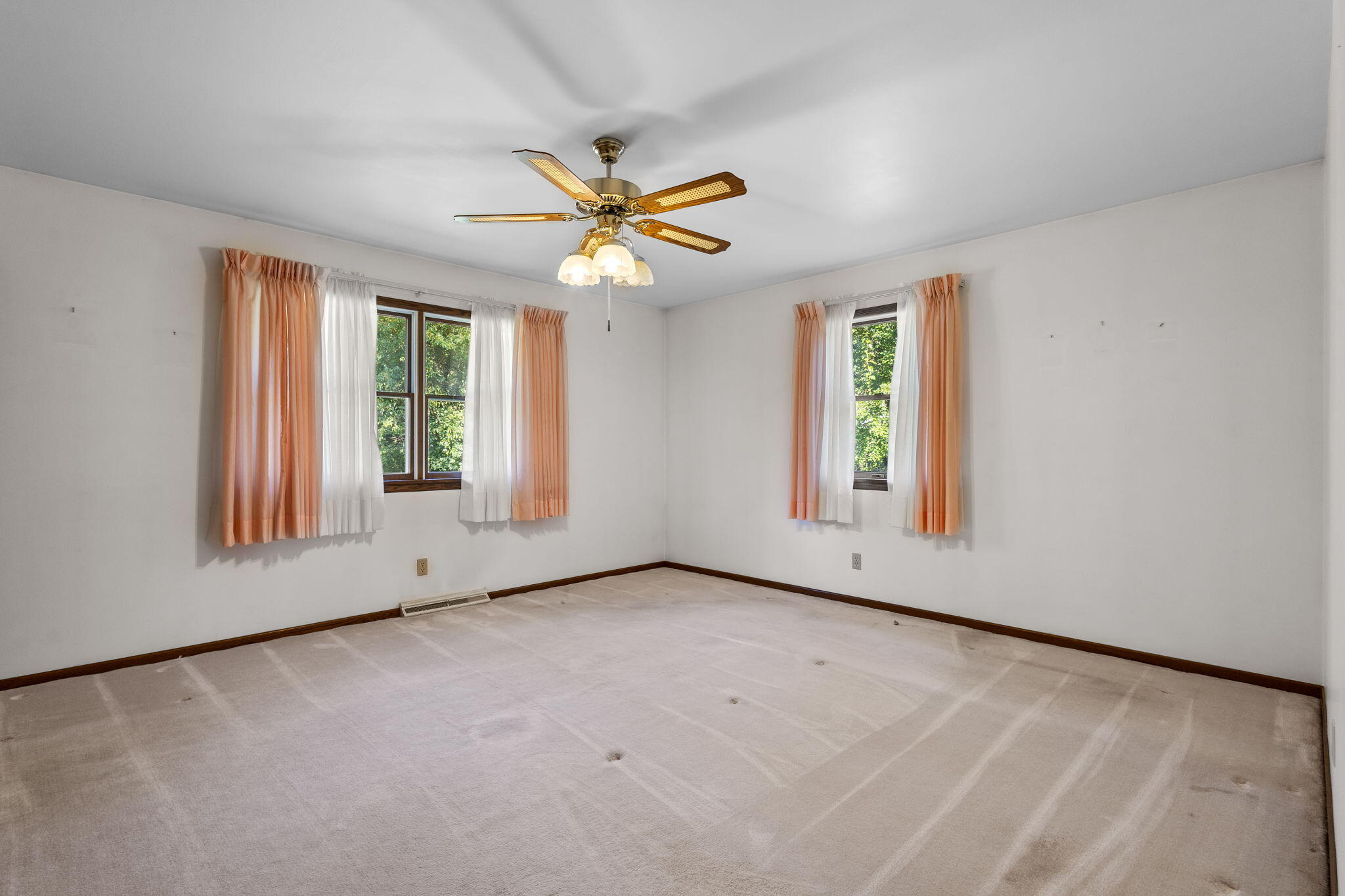 6894 Mercedes Lane Demotte, IN 46310 - Photo 16 of 37 2048x1365