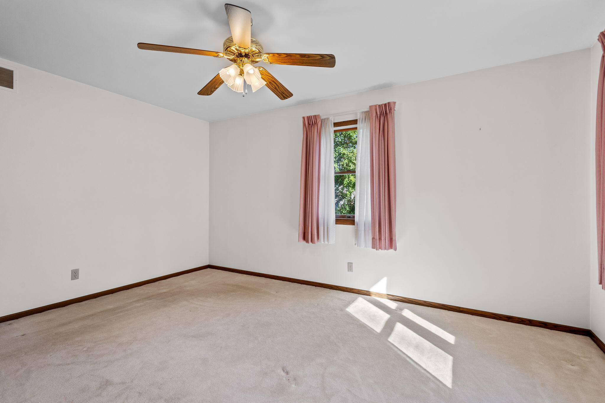 6894 Mercedes Lane Demotte, IN 46310 - Photo 19 of 37 2048x1365