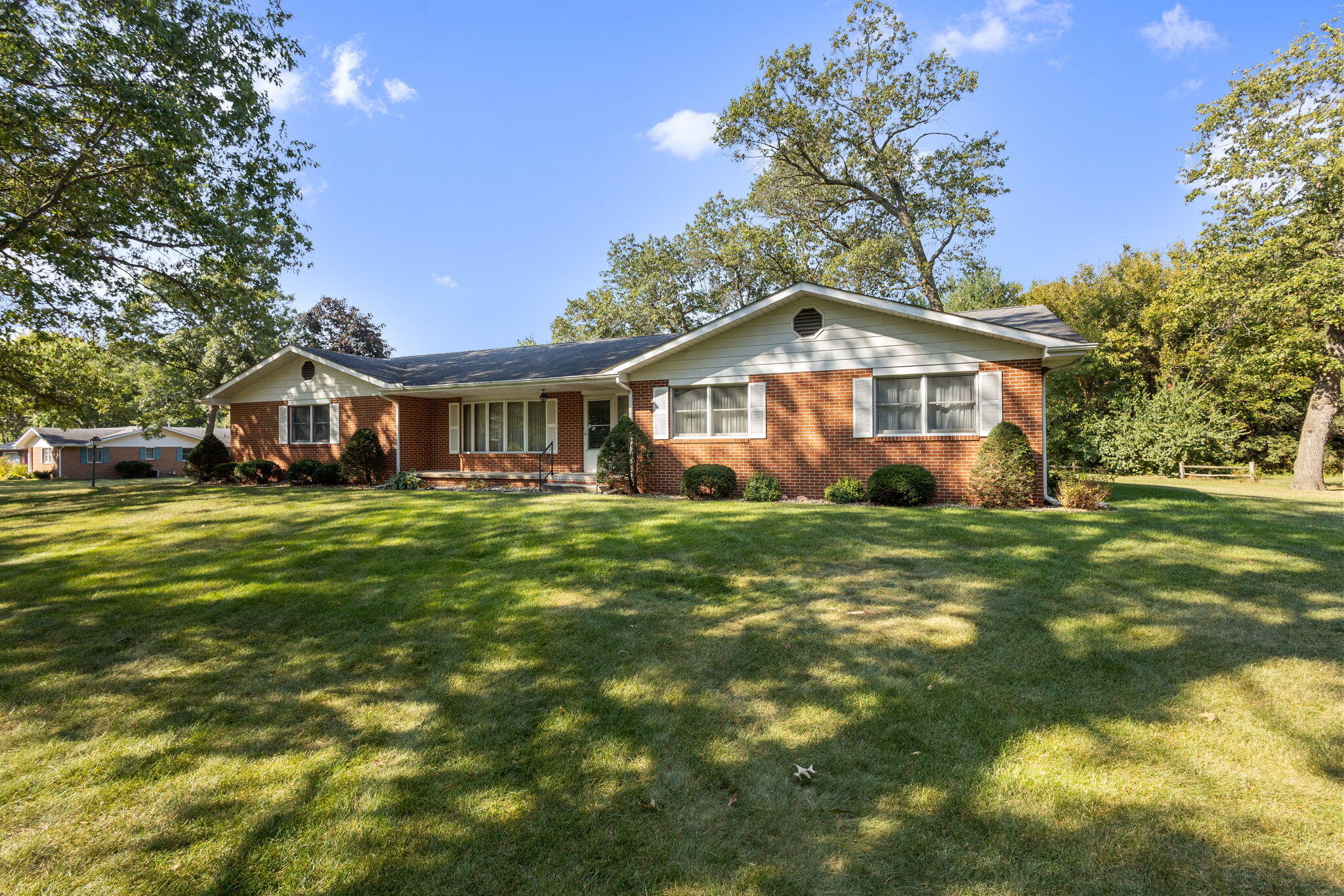 6894 Mercedes Lane Demotte, IN 46310 - Photo 2 of 37 2048x1365
