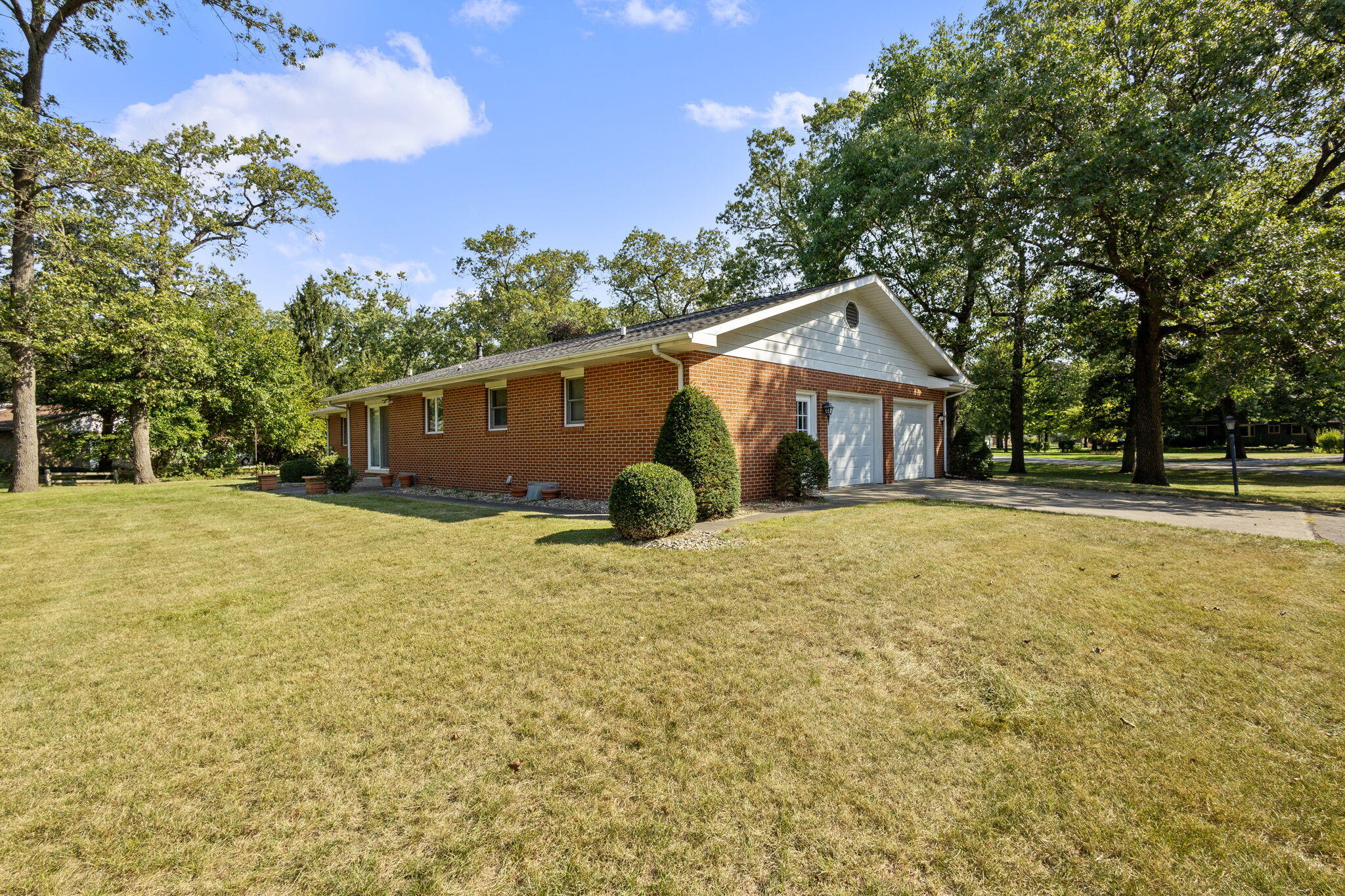 6894 Mercedes Lane Demotte, IN 46310 - Photo 35 of 37 2048x1365