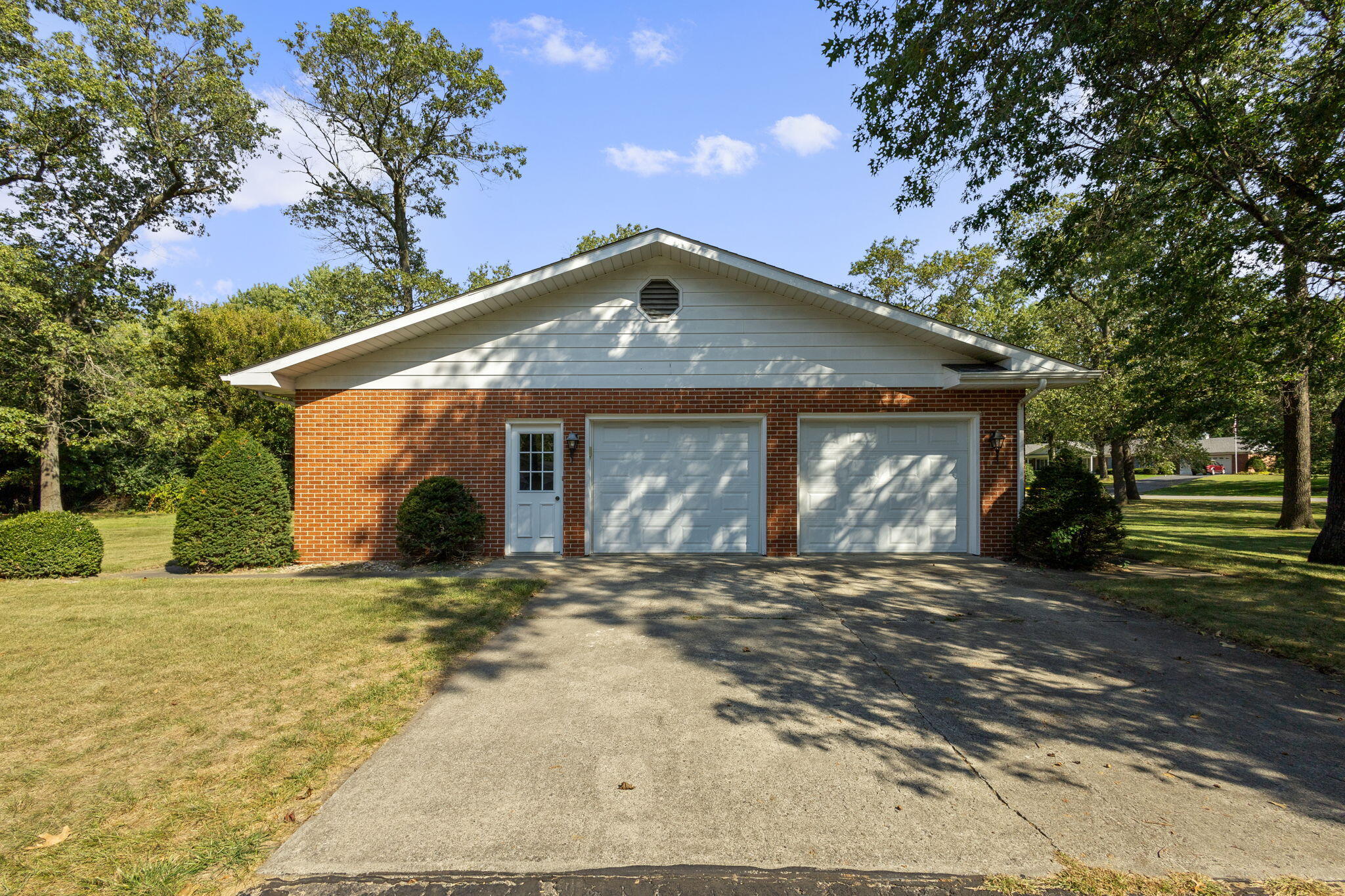 6894 Mercedes Lane Demotte, IN 46310 - Photo 4 of 37 2048x1365