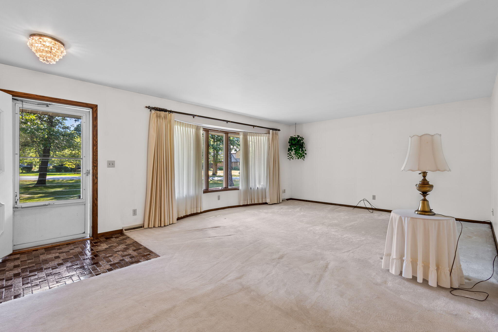 6894 Mercedes Lane Demotte, IN 46310 - Photo 5 of 37 2048x1365
