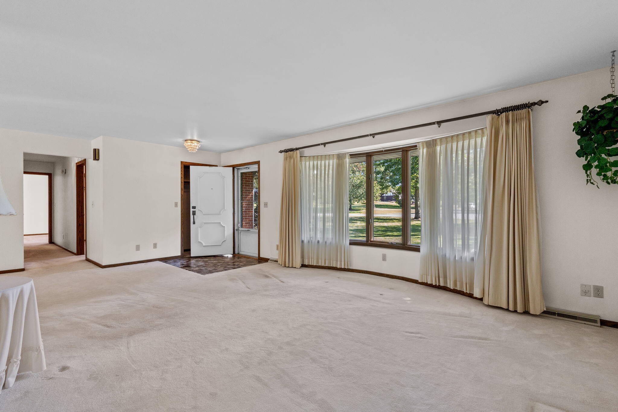 6894 Mercedes Lane Demotte, IN 46310 - Photo 8 of 37 2048x1365