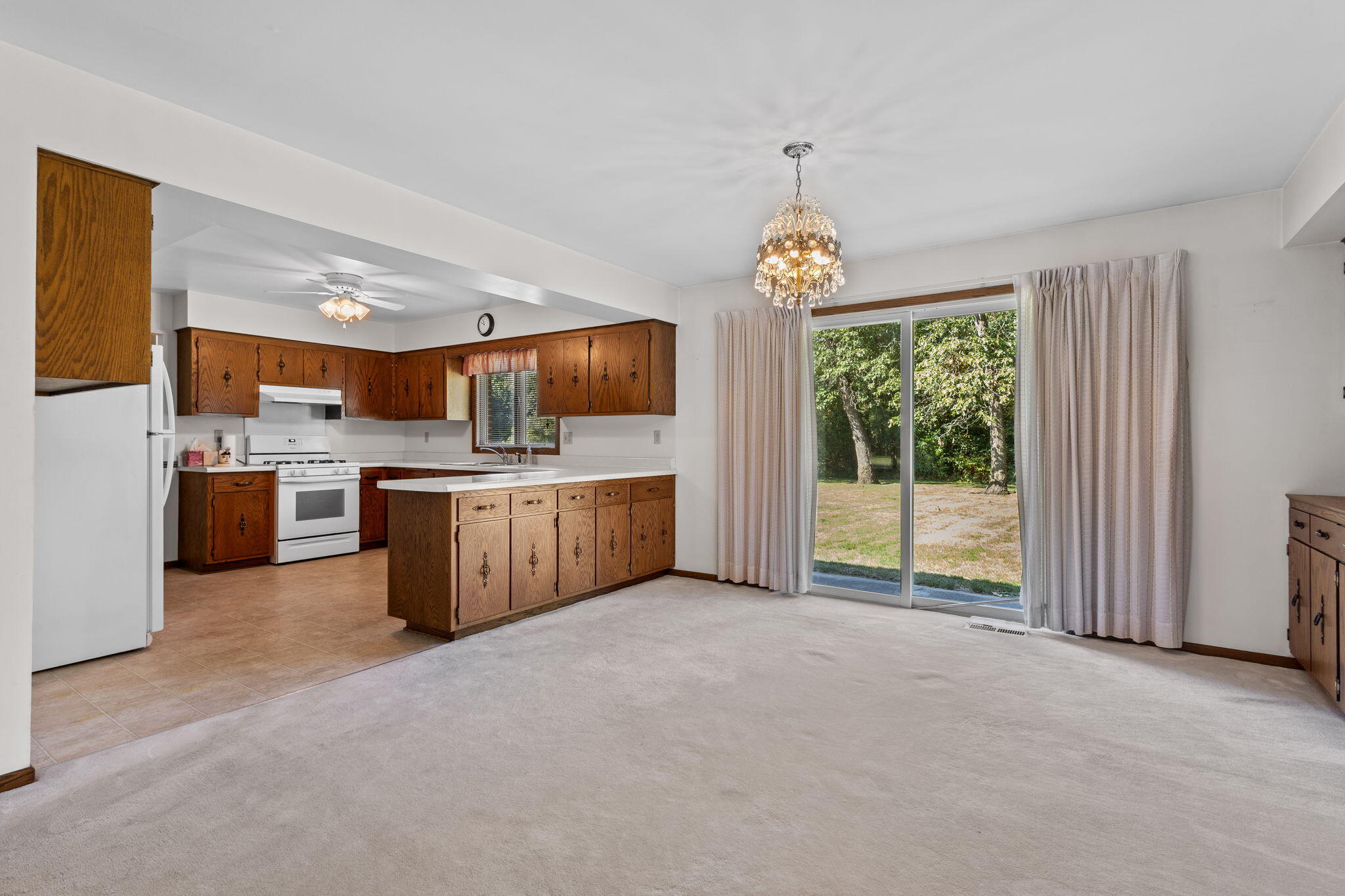 6894 Mercedes Lane Demotte, IN 46310 - Photo 9 of 37 2048x1365