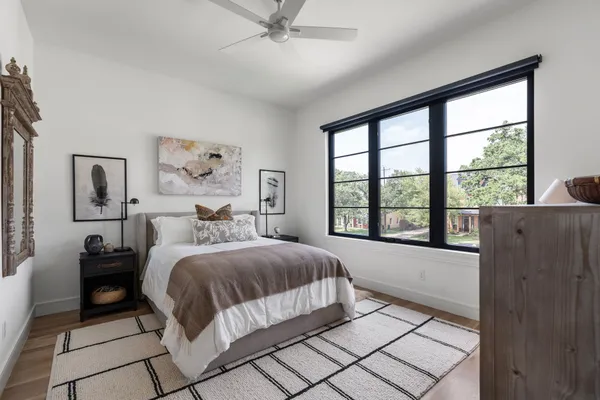 $1,395,000 | 935 Gardenia Drive, Houston, TX 77018