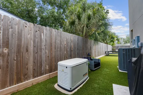 $1,395,000 | 935 Gardenia Drive, Houston, TX 77018