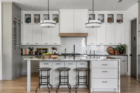 $1,395,000 | 935 Gardenia Drive, Houston, TX 77018