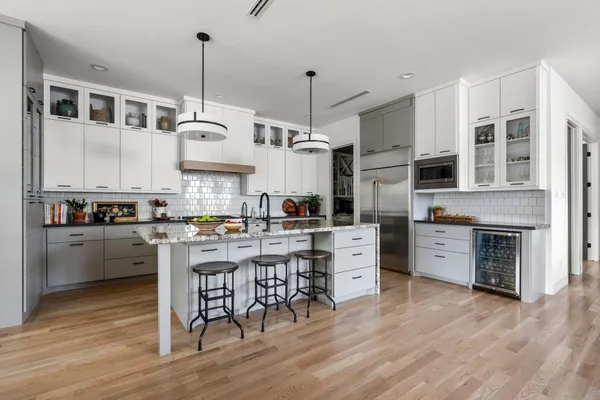 $1,395,000 | 935 Gardenia Drive, Houston, TX 77018