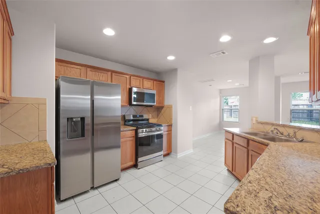 $2,100 | 10226 Canyon Rose Lane, Houston, TX 77070