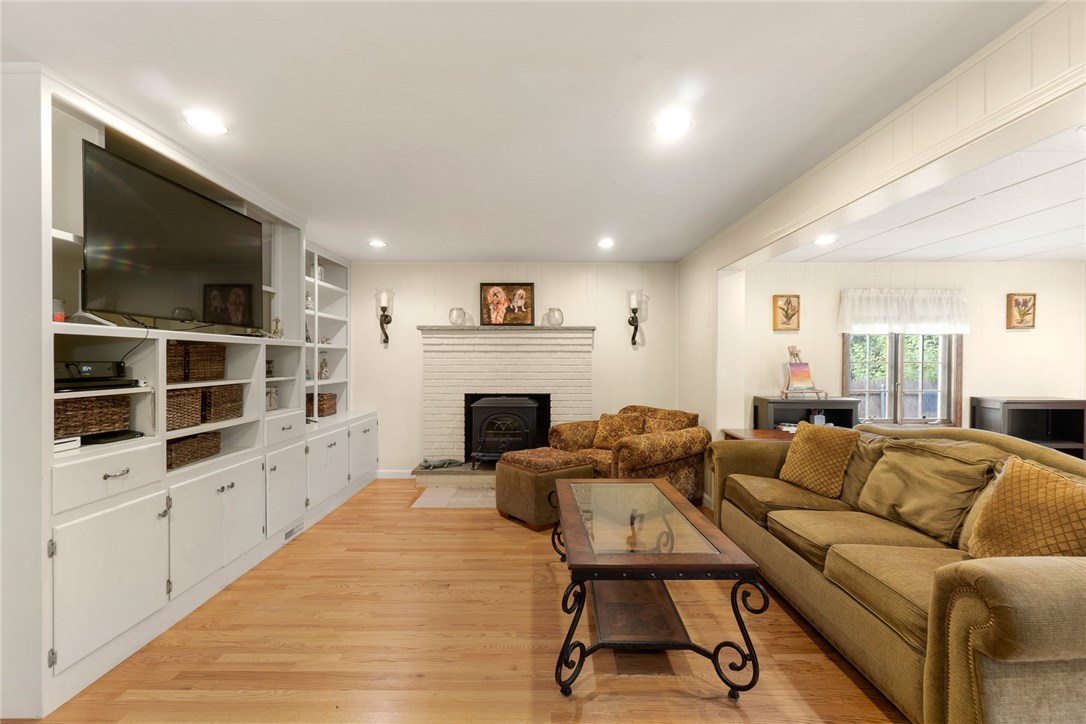 72 Rutland Street Cranston, RI 02920 - Photo 5 of 40 Gallery Image 5