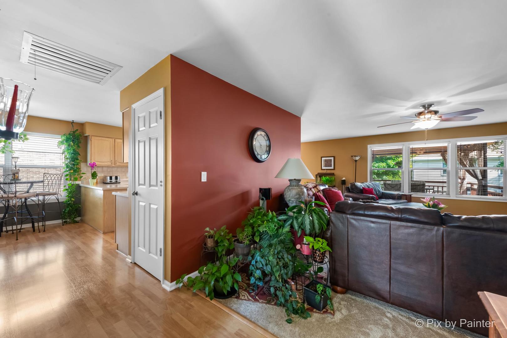 336 Claire Lane Cary, IL 60013 - Photo 12 of 29 a living room with furniture and a potted plant