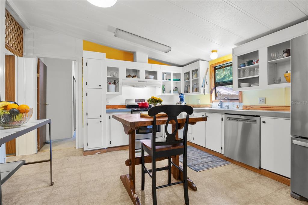 5016 Northwest 170th Street Alachua, FL 32615 - Photo 11 of 45