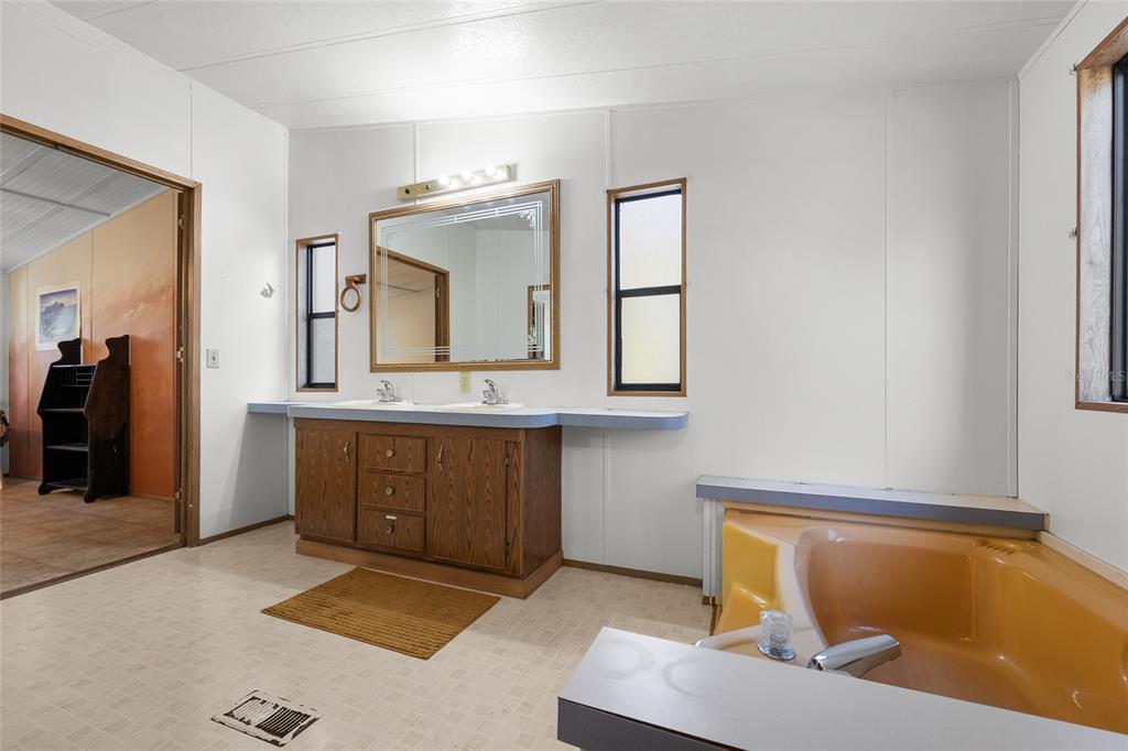 5016 Northwest 170th Street Alachua, FL 32615 - Photo 21 of 45