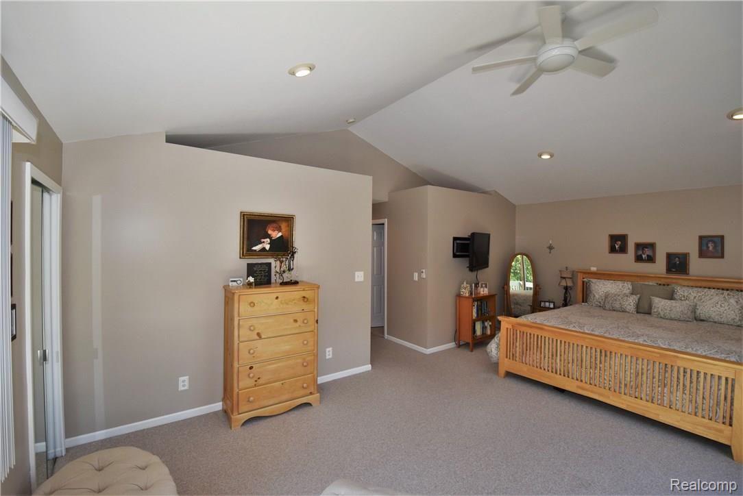 18300 Meridian Road Grosse Ile, MI 48138 - Photo 26 of 53 DSC_0906.JPG