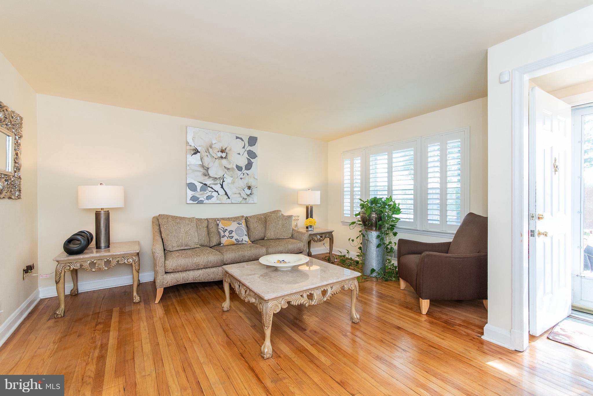 1520 Winford Road Baltimore, MD 21239 - Photo 3 of 30 a living room with furniture and a large window