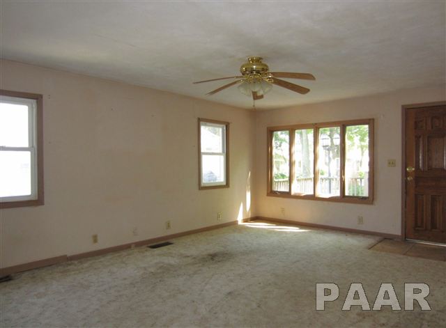 427 Fischer Road Creve Coeur, IL 61610 - Photo 4 of 11 Gallery Image 4