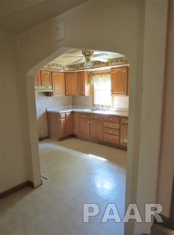 427 Fischer Road Creve Coeur, IL 61610 - Photo 5 of 11 Gallery Image 5