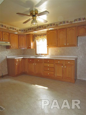 427 Fischer Road Creve Coeur, IL 61610 - Photo 6 of 11 Gallery Image 6
