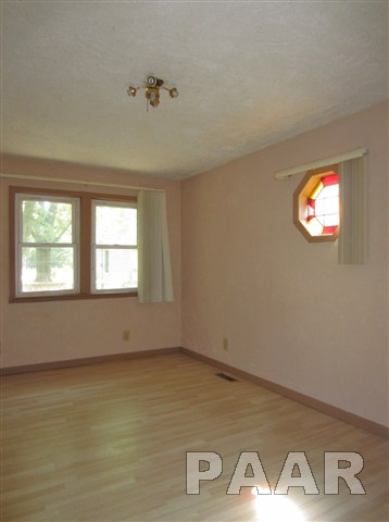 427 Fischer Road Creve Coeur, IL 61610 - Photo 9 of 11 Gallery Image 9