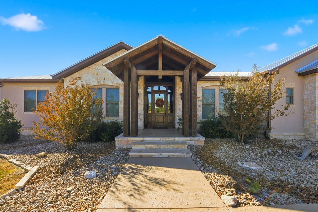 601 Garrison Road Fredericksburg, TX 78624 - Photo 3 of 77