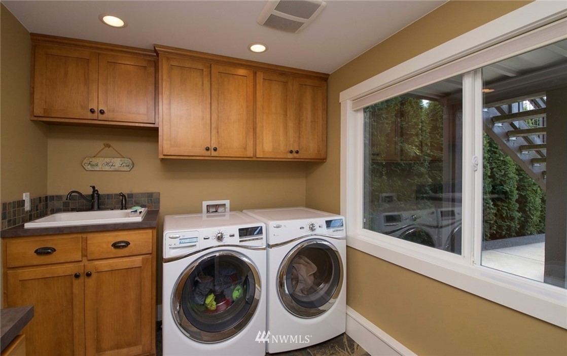 205 West Wiser Lake Road Ferndale, WA 98248 - Photo 23 of 24 a utility room with sink dryer and washer
