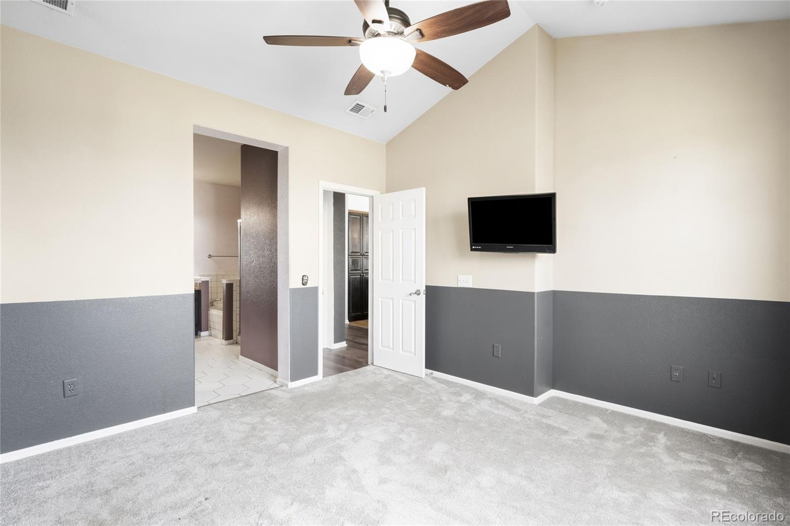 2240 South Vaughn Way, Unit 201 Aurora, CO 80014 - Photo 18 of 34 a view of a livingroom with a bathroom