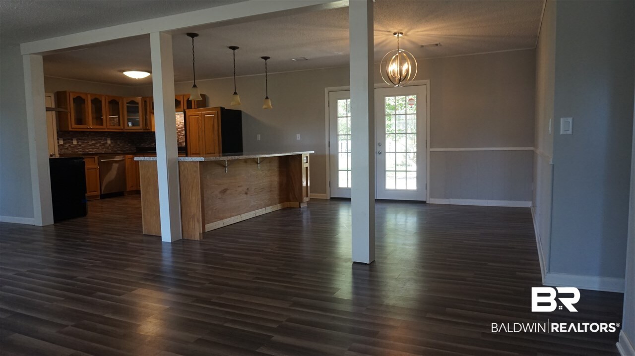 621 East Verbena Avenue Foley, AL 36535 - Photo 5 of 26