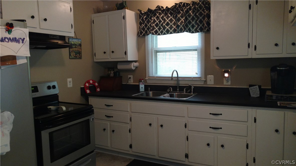 2383 Sizer Road Beaverdam, VA 23015 - Photo 7 of 29 a kitchen with granite countertop white cabinets and black appliances