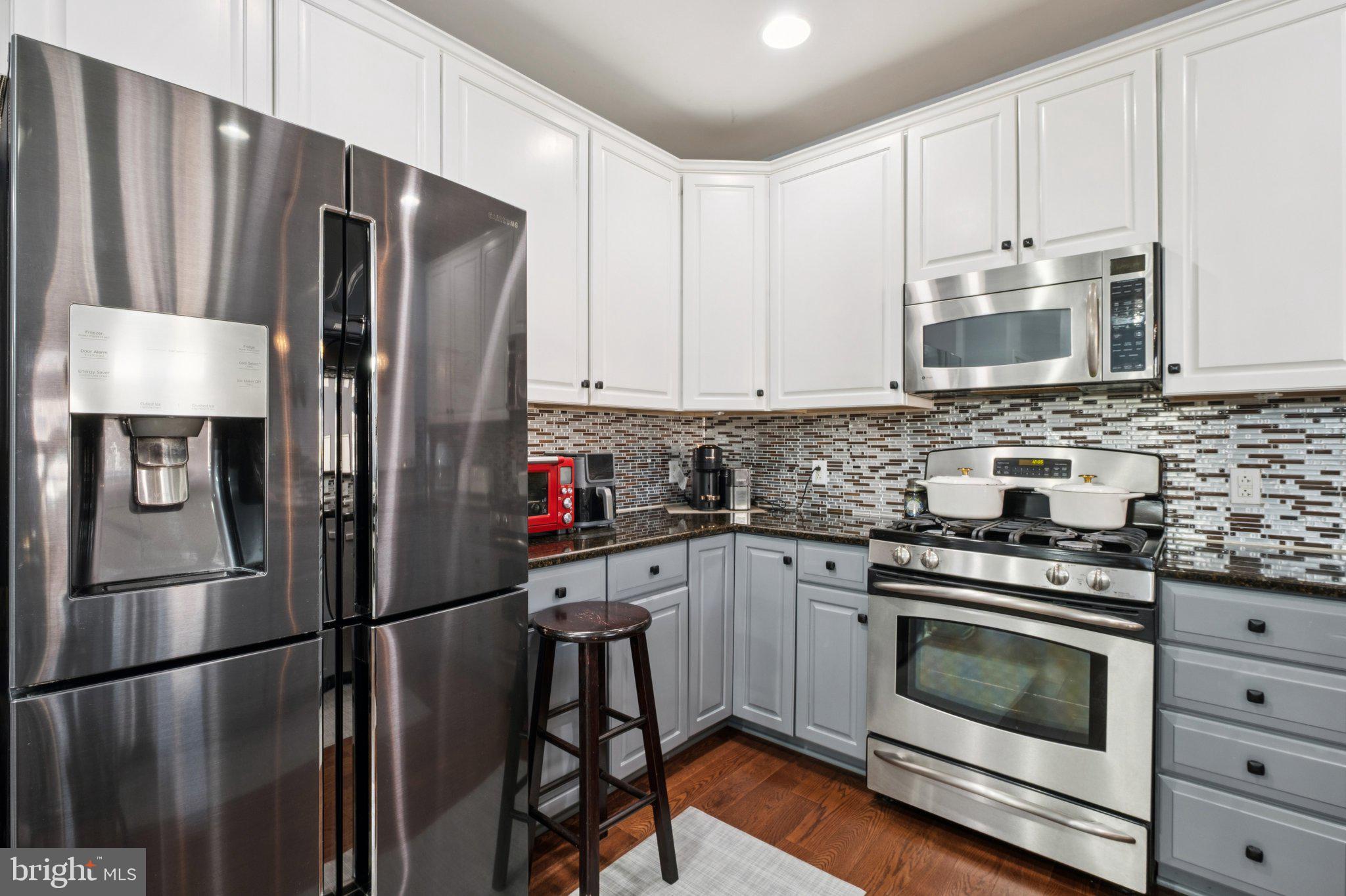 309 Carson Terrace Huntingdon Valley, PA 19006 - Photo 4 of 44