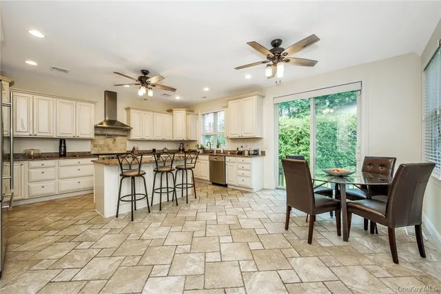 $8,900 | 696 Ridgeway, White Plains, NY 10605