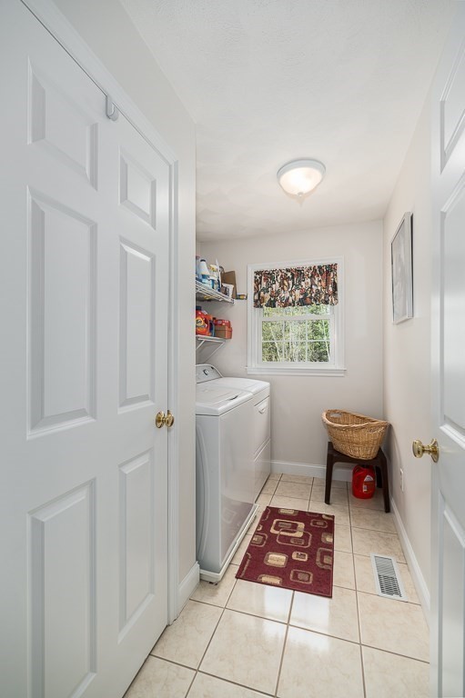 40 Longmeadow Drive Rowley, MA 01969 - Photo 13 of 37