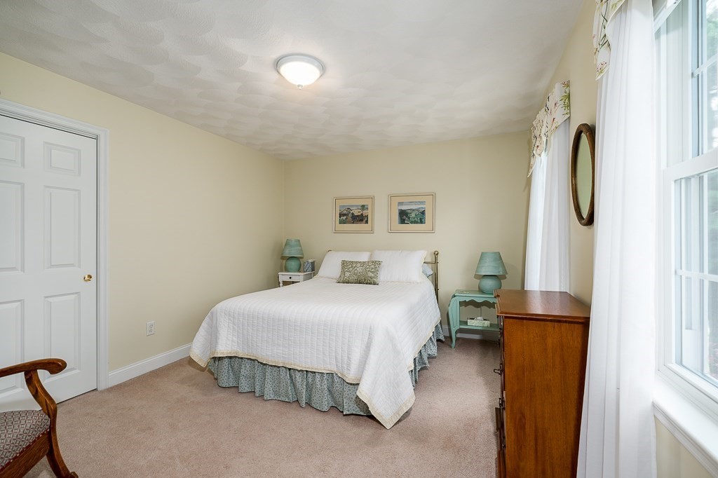 40 Longmeadow Drive Rowley, MA 01969 - Photo 14 of 37