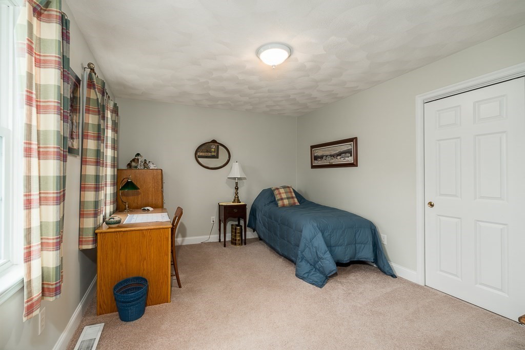 40 Longmeadow Drive Rowley, MA 01969 - Photo 15 of 37