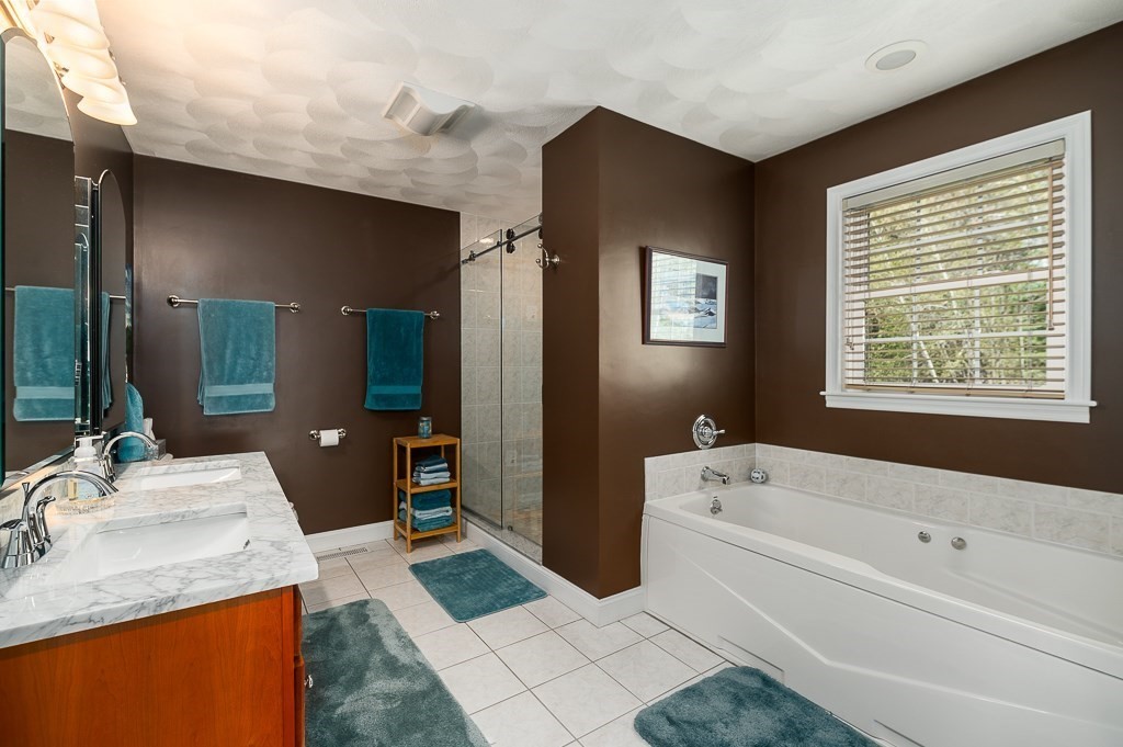 40 Longmeadow Drive Rowley, MA 01969 - Photo 20 of 37