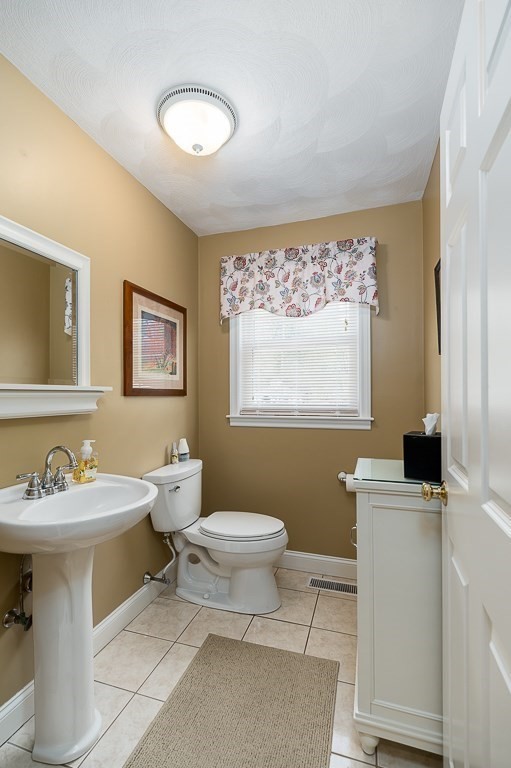 40 Longmeadow Drive Rowley, MA 01969 - Photo 10 of 37