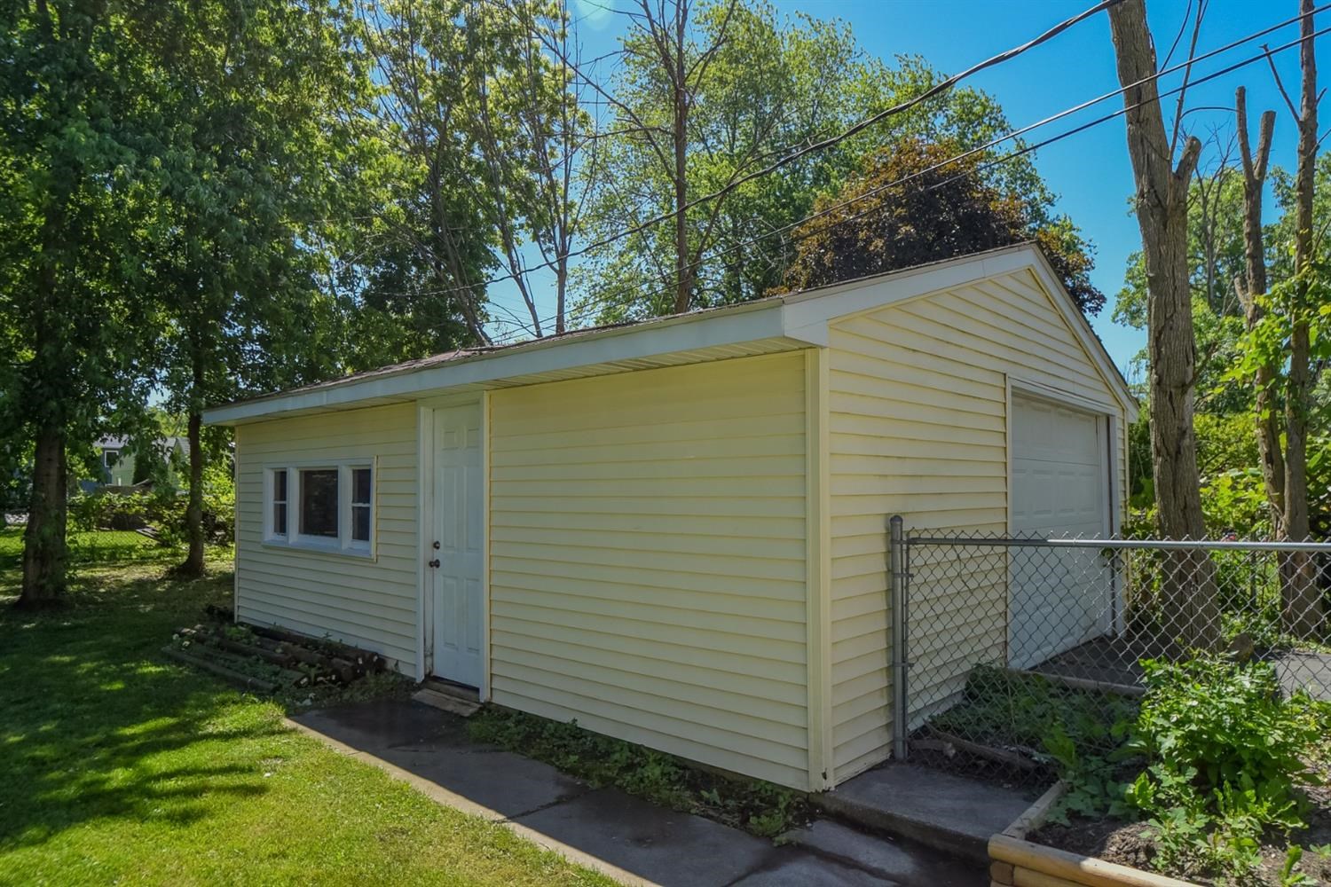 719 Juniper Road Valparaiso, IN 46385 - Photo 8 of 35 1500x1000