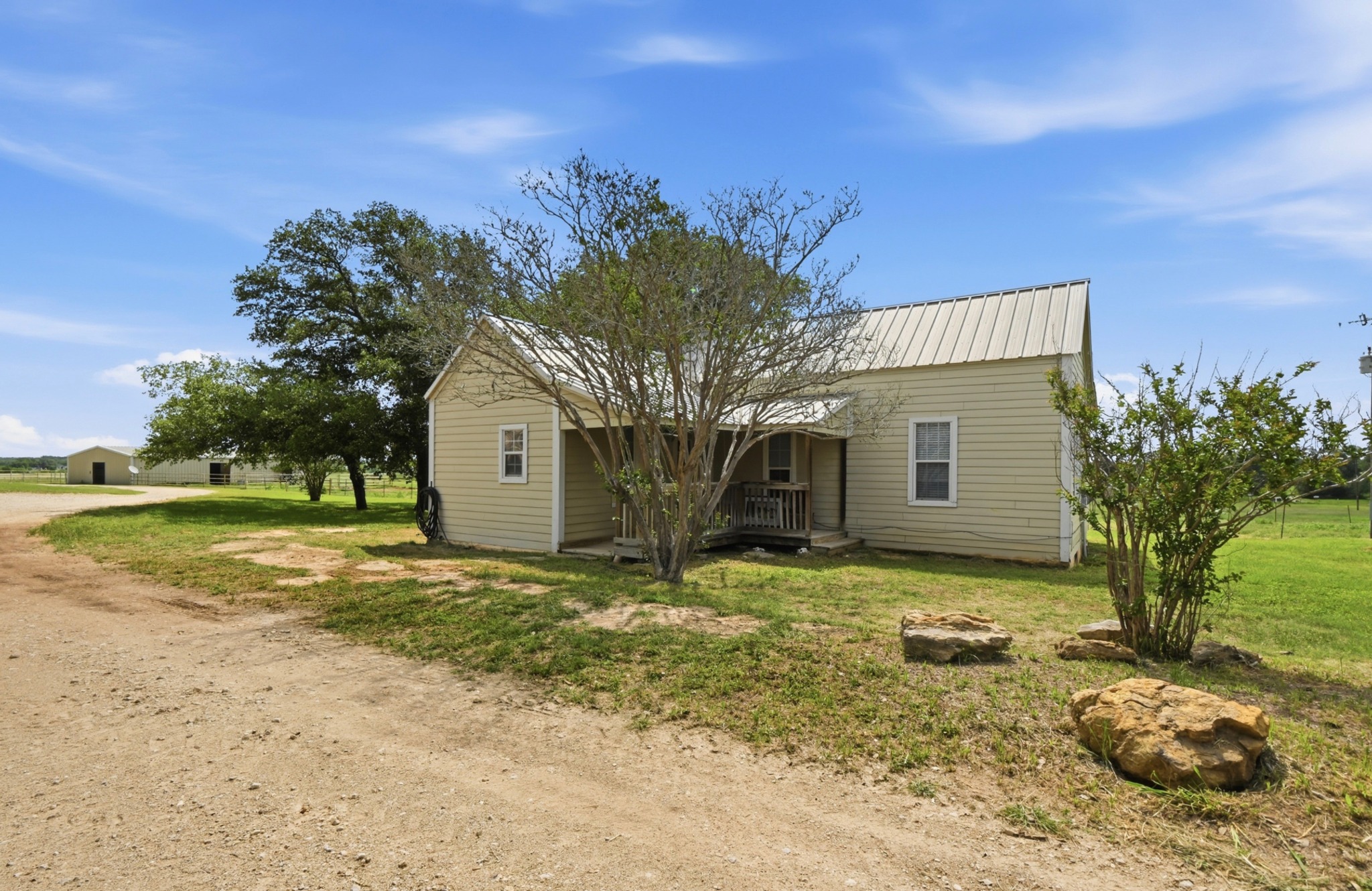 1175 Southern Way Luling, TX 78648 - Photo 11 of 40 A charming cottage on an expansive lot with lush green grass and mature trees awaits new ownership.