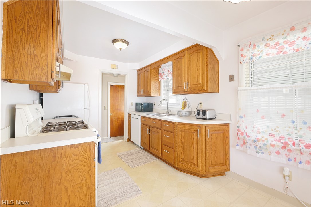 16546 Webster Road Cleveland, OH 44130 - Photo 10 of 30 Gallery Image 10