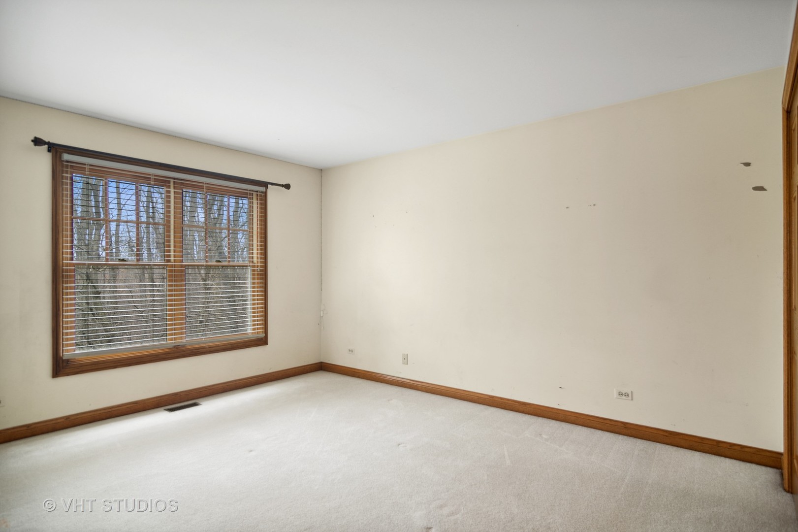 902 Bridle Lane Cary, IL 60013 - Photo 30 of 60 an empty room with a window