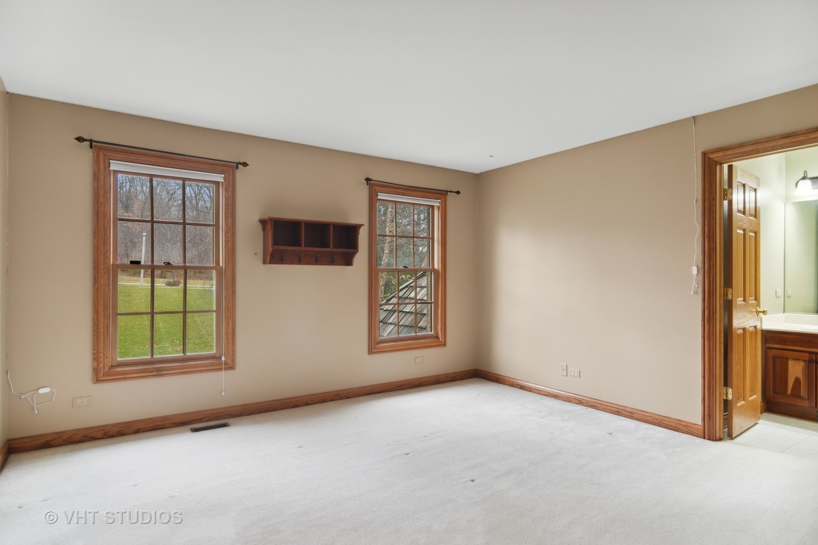 902 Bridle Lane Cary, IL 60013 - Photo 34 of 60 an empty room with windows and closet