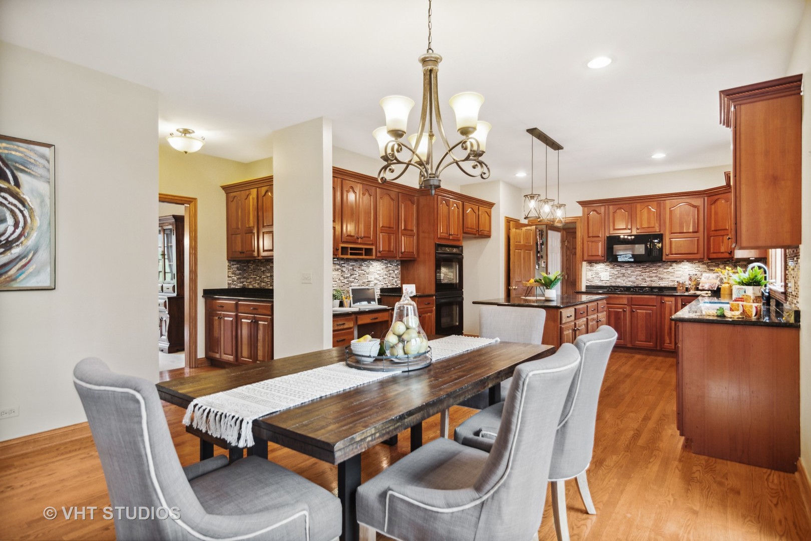 902 Bridle Lane Cary, IL 60013 - Photo 9 of 60 a view of a dining room with furniture