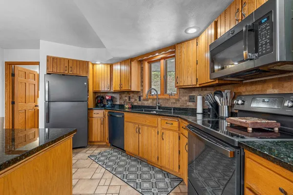 $555,000 | 155030 Pine Bluff Road, Wausau, WI 54403