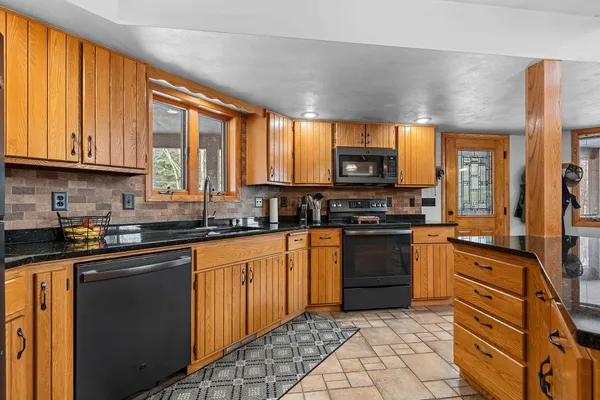 $555,000 | 155030 Pine Bluff Road, Wausau, WI 54403