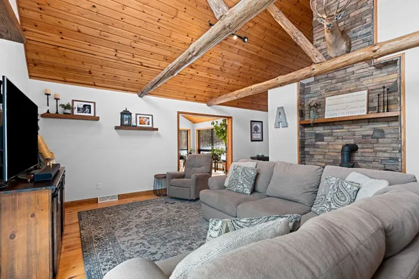 $555,000 | 155030 Pine Bluff Road, Wausau, WI 54403