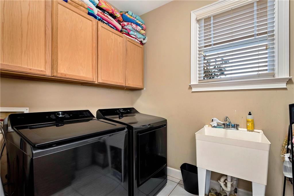 321 Chumbley Road Dawsonville, GA 30534 - Photo 20 of 65 a utility room with sink dryer and washer