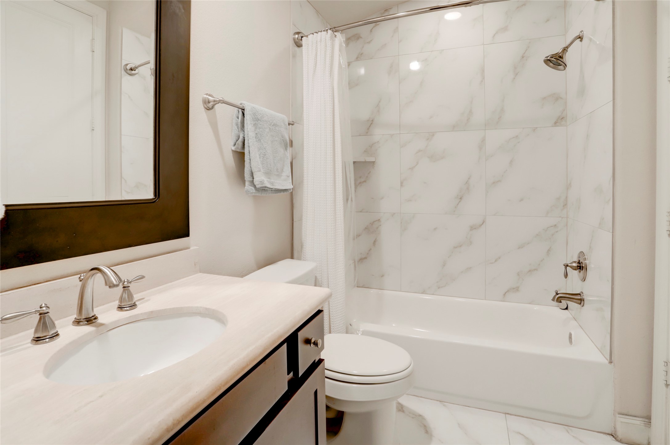 1348 West 25th Street Houston, TX 77008 - Photo 12 of 34 a bathroom with a sink toilet and shower