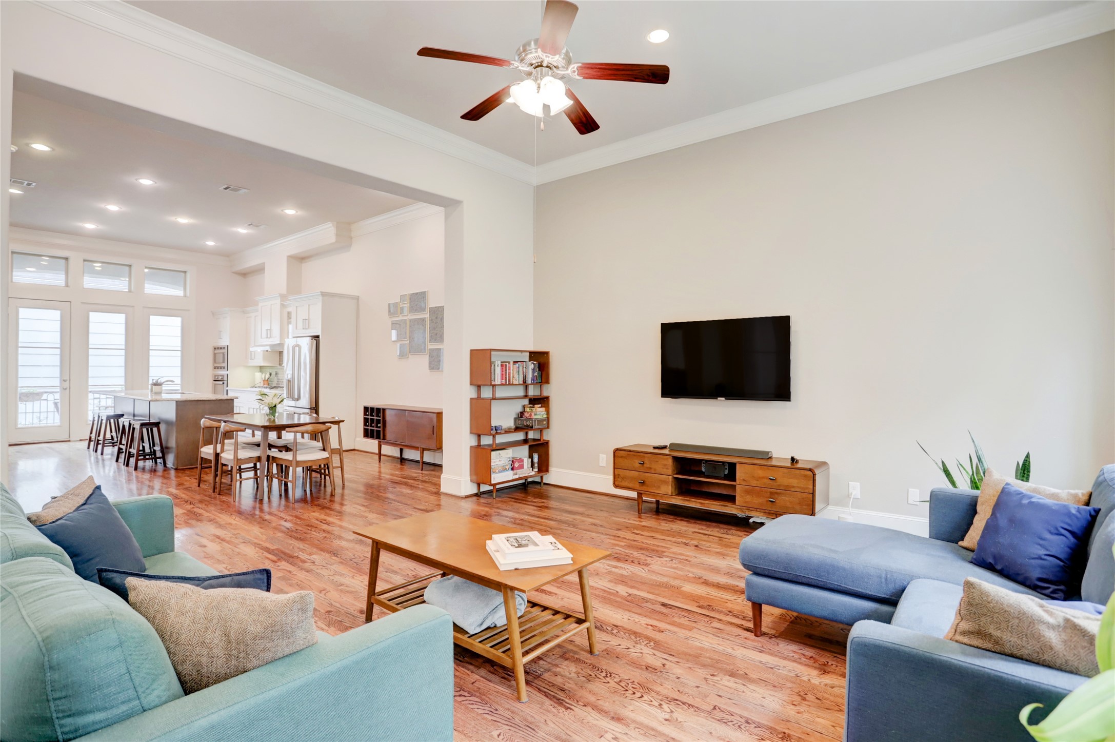 1348 West 25th Street Houston, TX 77008 - Photo 14 of 34 a living room with furniture and a flat screen tv