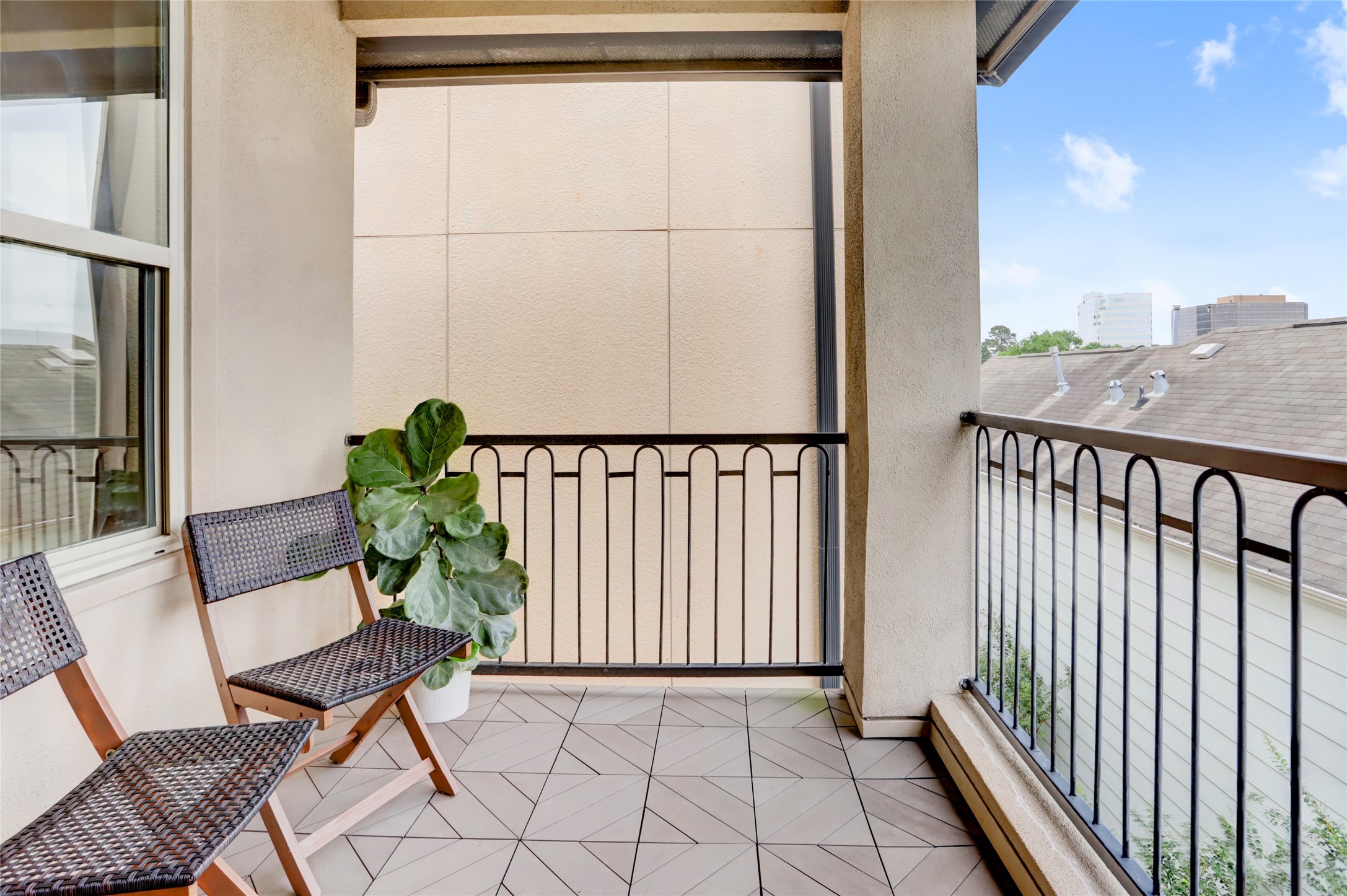 1348 West 25th Street Houston, TX 77008 - Photo 23 of 34 a view of a balcony with furniture